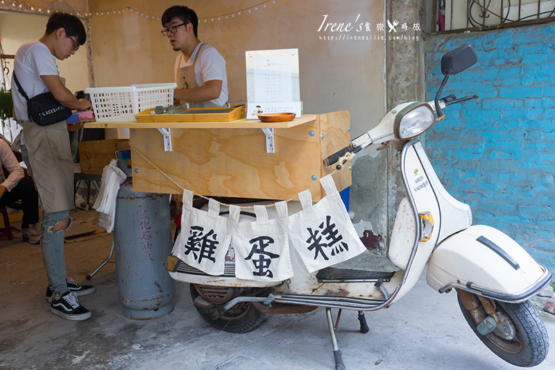 【台中】食尚玩家介紹美食/勤美散步小點心/偉士牌機車上烤蛋糕/爆漿抹茶口味好銷魂．魚刺人雞蛋糕