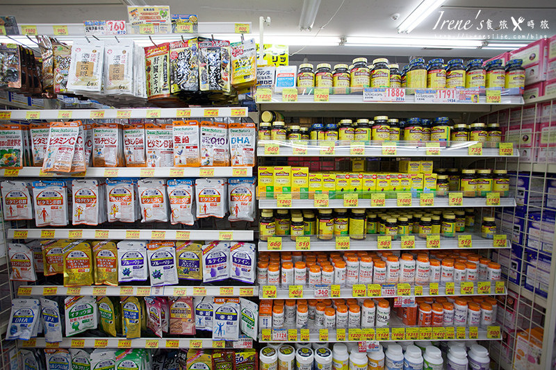 【沖繩－購物】小祿站旁超便宜的百元藥妝店/零食、玩具、藥妝通通有/可以安排跟AEON以及AEON超市一起逛．大國百元藥妝店