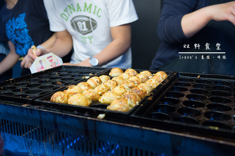 【三重】章魚燒&拉麵專賣店，外酥內軟的章魚燒有四種口味/有內用區，吃章魚燒不必再邊走邊吃．双料食堂