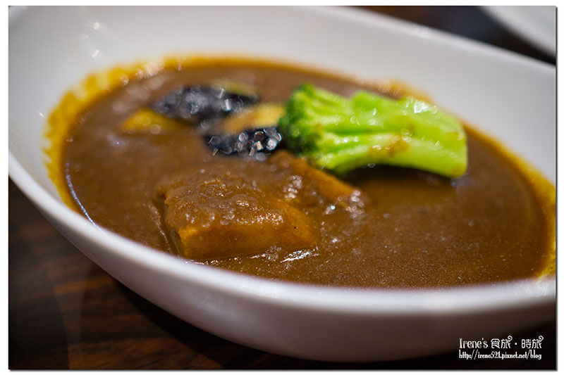 【大阪－美食】各種風味的咖哩都有，還有好吃的半熟蛋咖哩麵包． 天馬 咖喱＆カレーパン