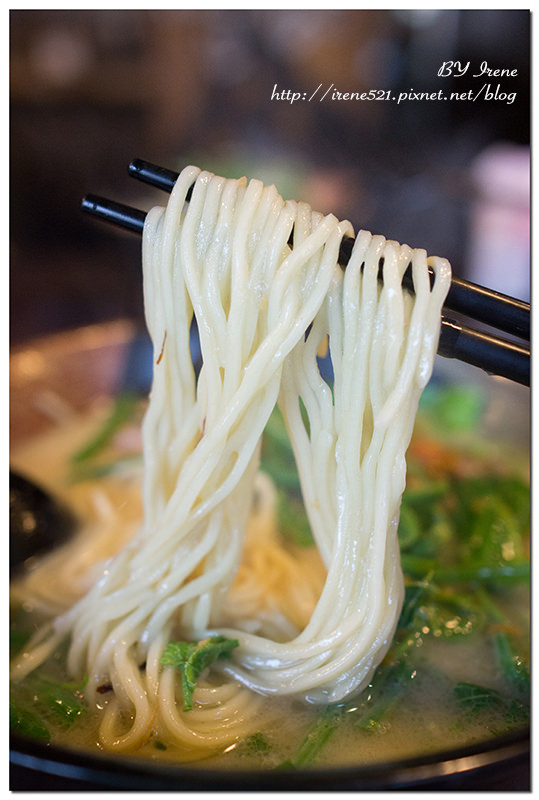 【台北松山區】平價美食，蒜香濃郁的湯頭．三友拉麵