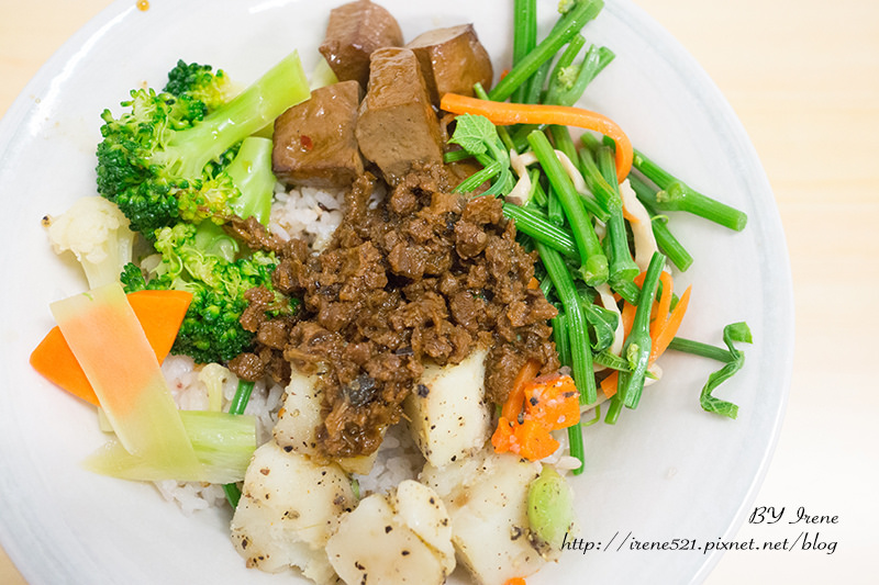 【板橋】銅板美食，當正餐當點心都合宜．阿義現蒸臭豆腐