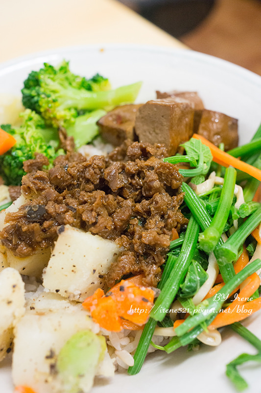 【板橋】銅板美食，當正餐當點心都合宜．阿義現蒸臭豆腐