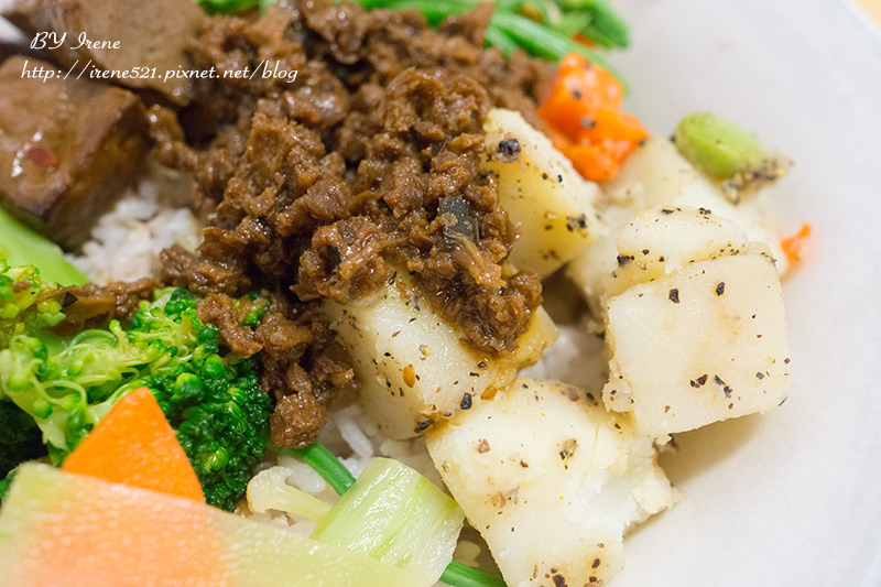 【板橋】銅板美食，當正餐當點心都合宜．阿義現蒸臭豆腐