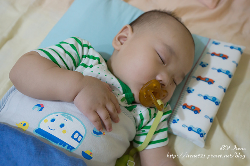 【嬰兒用品】防扁頭、透氣、舒適的睡眠好物．Clevamama嬰兒記憶枕 @Irene&#039;s 食旅．時旅