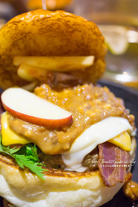 【台北大同區】美式漢堡加上荷蘭甜心鬆餅．Oldies Burger新美式文化料理 @Irene&#039;s 食旅．時旅
