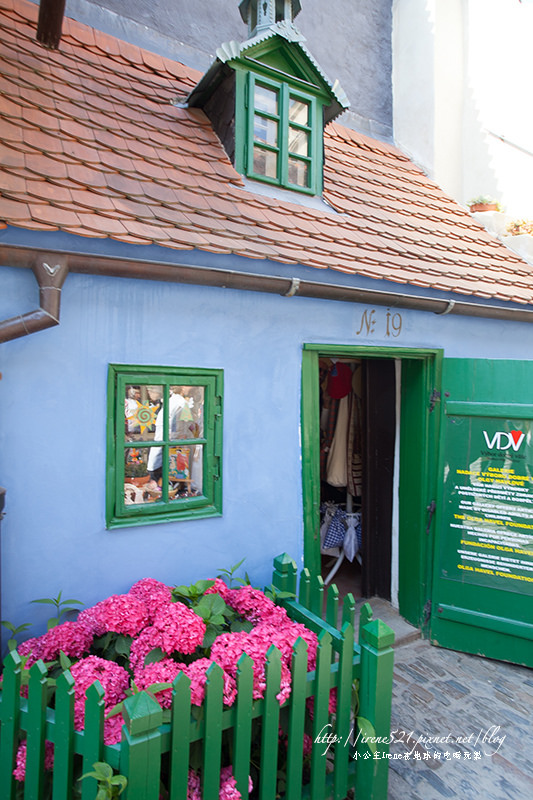【布拉格】精緻可愛的迷你小屋，卡夫卡的家．黃金巷Zlatá ulička @Irene&#039;s 食旅．時旅