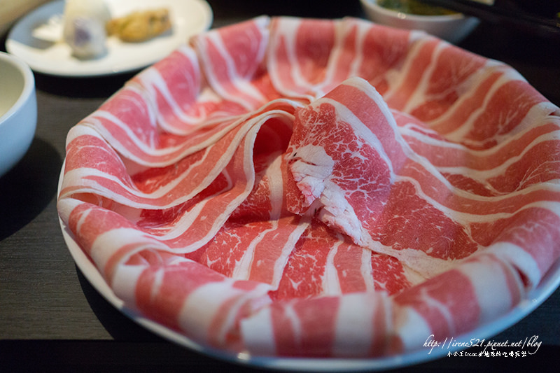 【台北中山區】大份量的肉盤！肉怪專屬．方圓涮涮屋