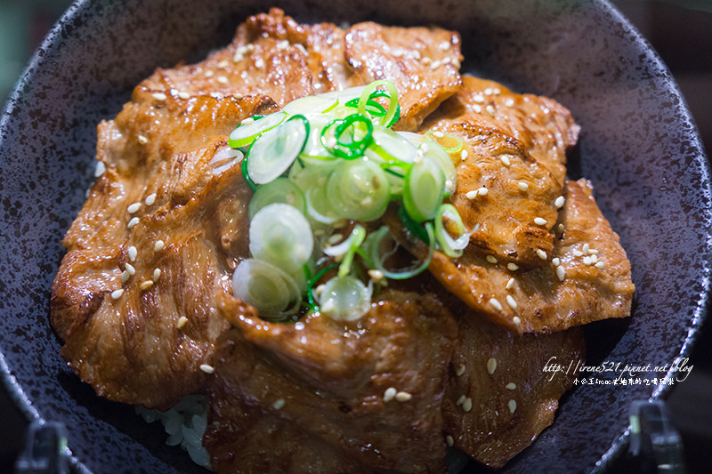 【台北中正區】直逼十元硬幣直徑一樣厚的叉燒．Bowls丼飯專賣店 (已歇業)