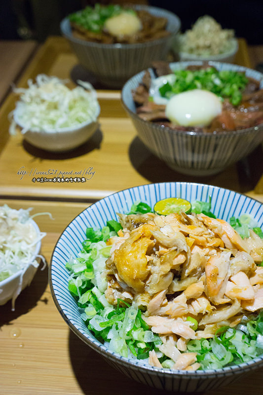 【蘆洲】料多滿足，可惜白飯不夠到位．滿燒肉丼食堂