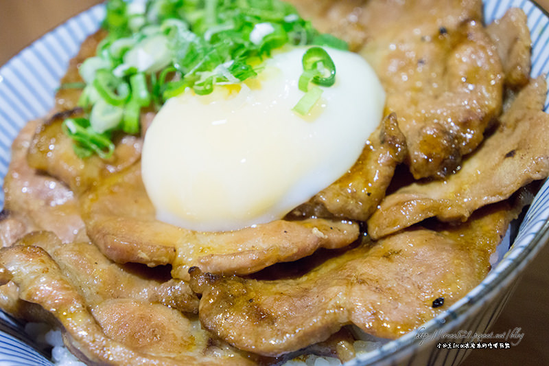 【蘆洲】料多滿足，可惜白飯不夠到位．滿燒肉丼食堂