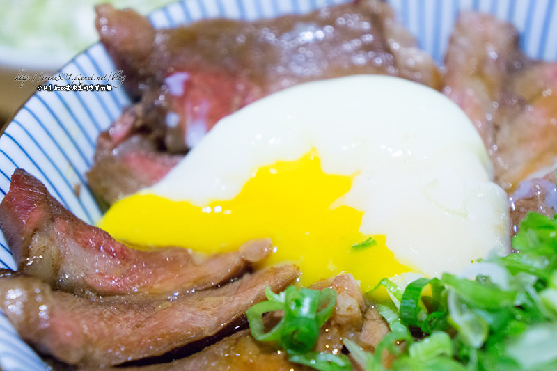 【蘆洲】料多滿足，可惜白飯不夠到位．滿燒肉丼食堂