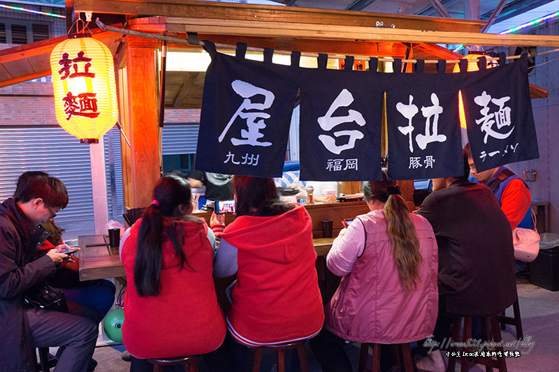 【宜蘭冬山】市區乍見福岡的屋台，坐在路邊攤車吃拉麵．屋台拉麵