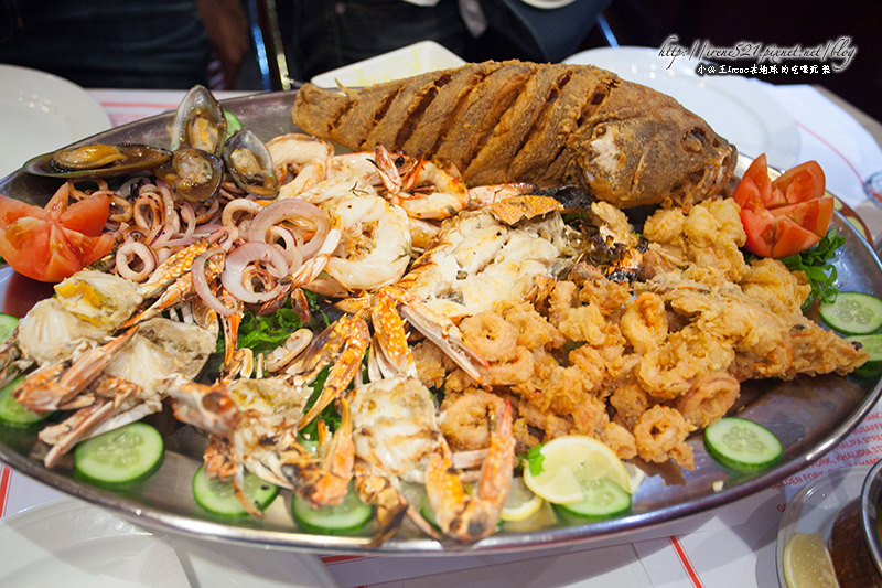 【杜拜】超驚人的海鮮拼盤，四個人也吃不完！Golden Fork @Irene&#039;s 食旅．時旅