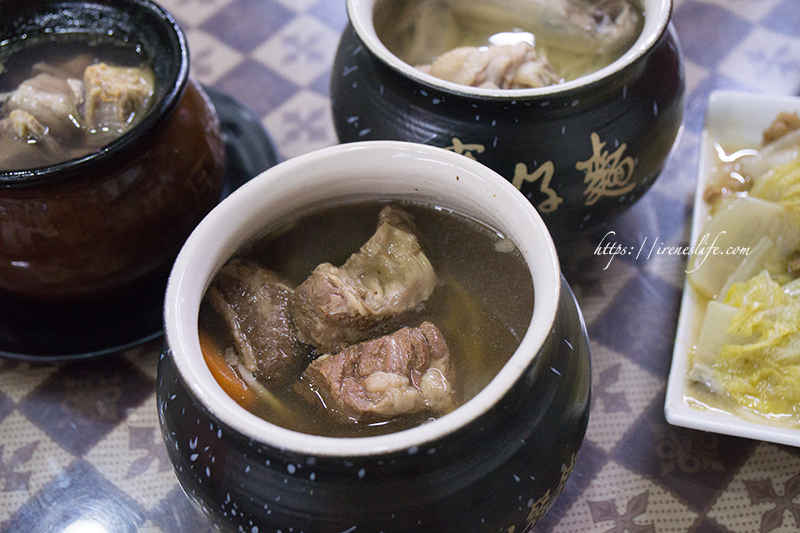 【桃園楊梅】碳火慢煨的美味，桃園高評價超人氣的麵食館，懶人的進補補身．甕仔麵瓦罐煨湯館