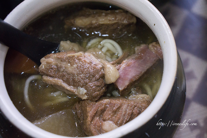 【桃園楊梅】碳火慢煨的美味，桃園高評價超人氣的麵食館，懶人的進補補身．甕仔麵瓦罐煨湯館