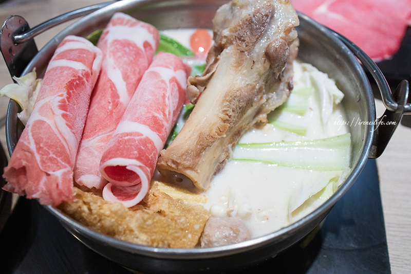 即時熱門文章：【台北大同區】聖凱師開的平價個人小火鍋！一個人就能獨享的大骨煲、麻辣鍋、羊肉爐．錵鍋-錵鑶