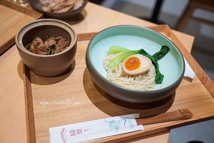 【台北松山區】富錦街美食，來自宜蘭30年的老麵店，民生社區文青登場．鬧聚 HUBBUB