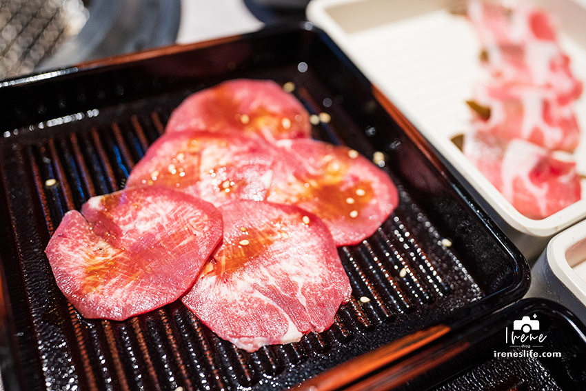 【西門町吃到飽餐廳】王品燒肉新品牌「肉次方」，近百種食材吃到飽！美國PRIME肋眼牛排桌邊現切超級狂