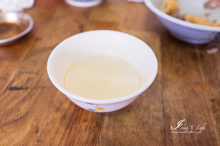 屬於基隆的關東煮，無店名無招牌無菜單的在地人美食三坑菜頭滷，再來杯濃濃古早味的三坑高記手工粉圓冰