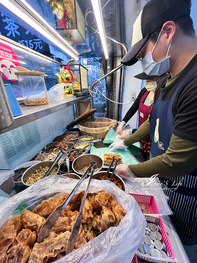 用飯糰來場舌尖上的旅遊吧，越南飯糰配越南咖啡，打拋豬飯糰配泰式奶茶！口味超多的飯糰店，中午還有賣便當