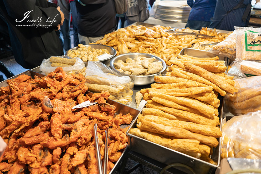 基隆仁愛市場美食｜超人氣現做現賣天婦羅，攤前總是擠滿人潮，排隊人龍甚至直接排上二樓