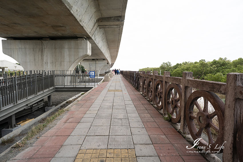 彰化新景點，適合親子共遊的芳苑濕地海空步道，平緩好走沿途觀賞潮間帶濕地(附停車資訊)