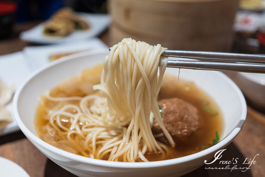 京站美食｜新店人氣山東小館新品牌，一個人也能輕鬆吃，絲瓜蝦仁湯包薄透多汁好清爽