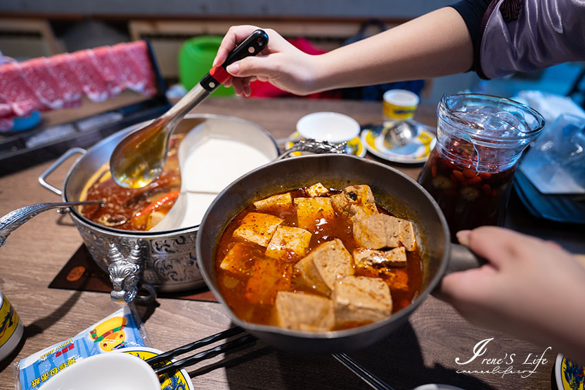 皇上吉祥！華麗宮廷風火鍋店，免費美甲、按摩椅、兒童遊戲區、變臉表演，還有16種口味的哈根達斯吃到飽