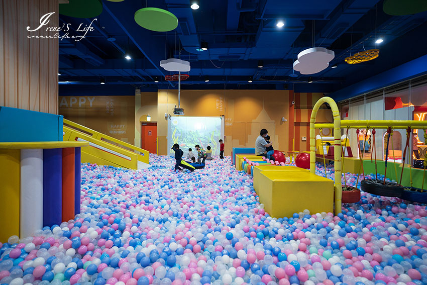 大人小孩都適合的景點｜台灣最大室內親子樂園，宙影幻鏡挑戰視覺震撼，網紅網美必拍夢幻打卡景點