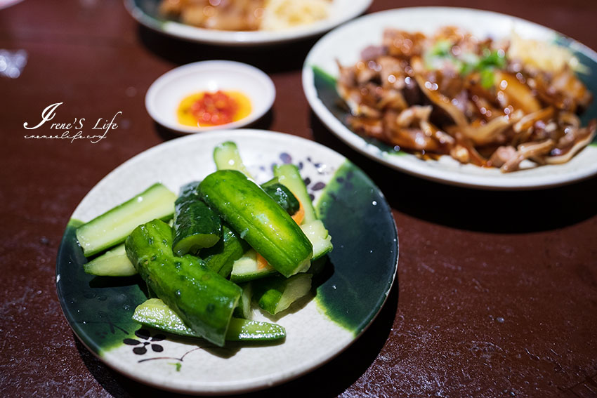 在巴洛克式風格的老鎮長洋房老宅內吃道地客家麵食，人潮不間斷的在地排隊美食，還有提供停車位