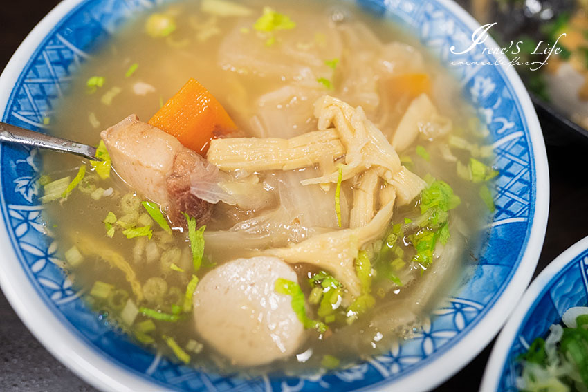 古早味小吃超驚喜，銷魂爆漿牛B飯，炙燒比目魚搭配魯肉飯的海陸雙響，台式丼飯好厲害