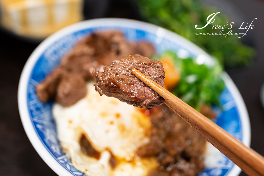 古早味小吃超驚喜，銷魂爆漿牛B飯，炙燒比目魚搭配魯肉飯的海陸雙響，台式丼飯好厲害