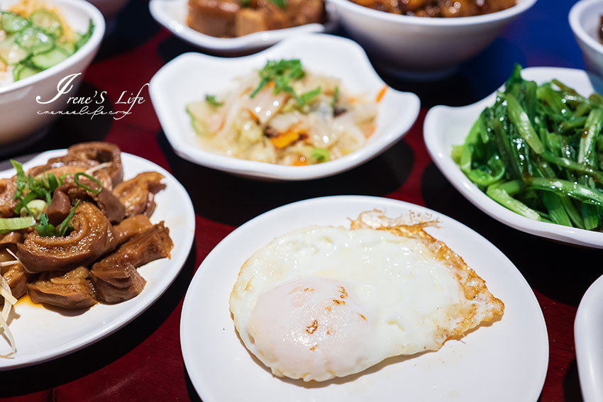 台北後火車站、華陰街美食，巷弄裡飄香的古早味，烏黑閃亮的魯肉飯配上半熟蛋超銷魂