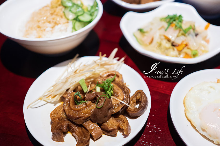 台北後火車站、華陰街美食，巷弄裡飄香的古早味，烏黑閃亮的魯肉飯配上半熟蛋超銷魂