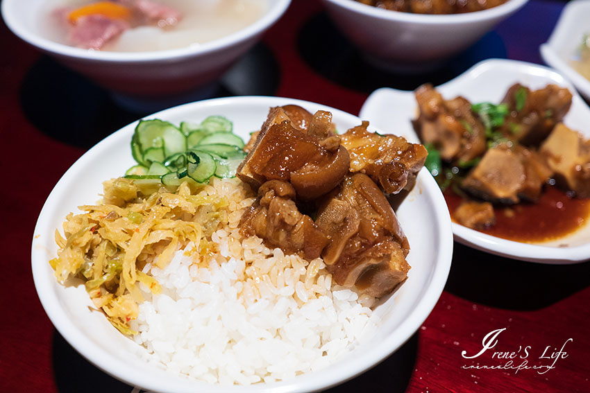 台北後火車站、華陰街美食，巷弄裡飄香的古早味，烏黑閃亮的魯肉飯配上半熟蛋超銷魂