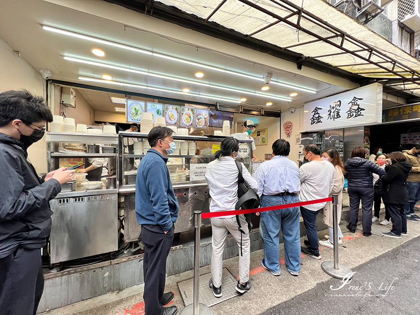 台北車站美食、南陽街美食｜台北雞肉飯專賣店，雙被肉量給你滿滿的雞肉，記得一定要加辣．鑫耀鑫