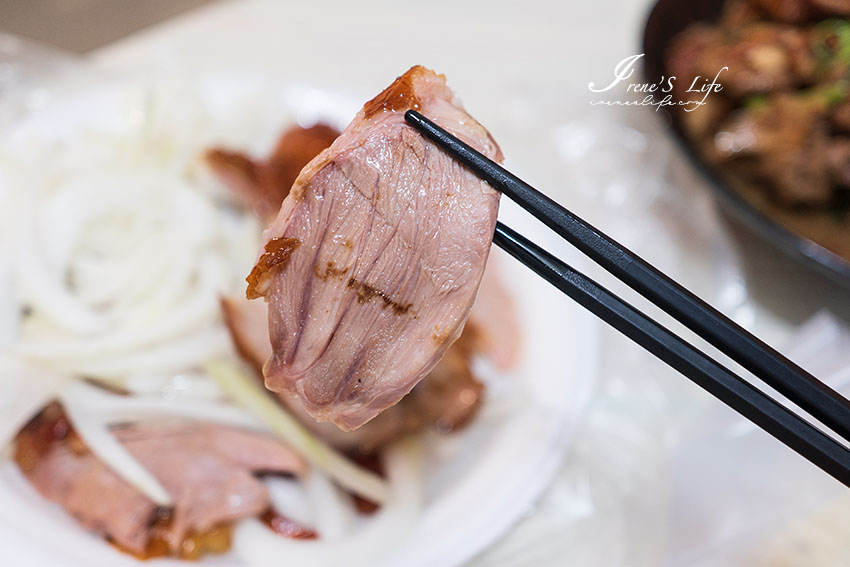 不定點到處跑的烤鴨/烤鵝餐車，烤鵝二吃在這裡，片鵝肉、炒鵝架一次滿足，想吃還得先預訂