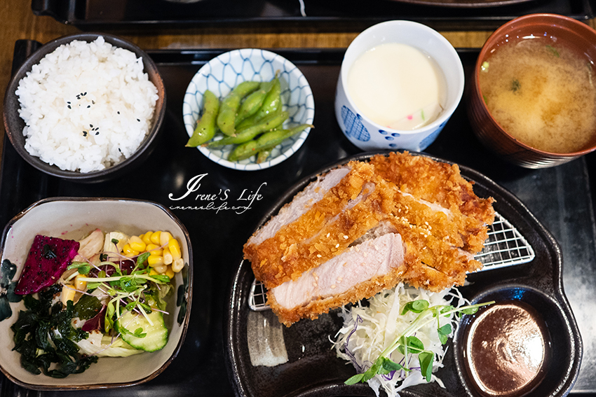 關渡巷中日式食堂居酒屋，丼飯、壽司、定食豐富份量足，厚切豬排有夠厚，附近就有收費停車場