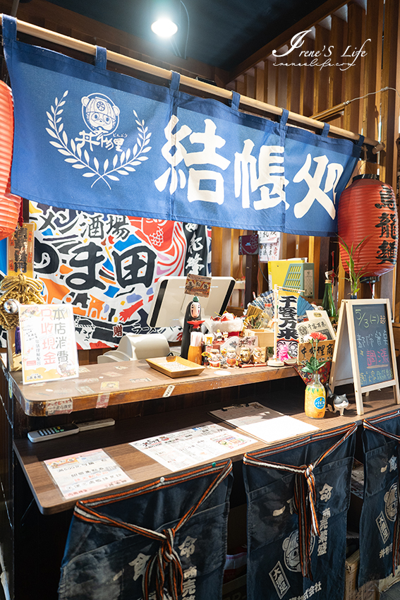 關渡巷中日式食堂居酒屋，丼飯、壽司、定食豐富份量足，厚切豬排有夠厚，附近就有收費停車場