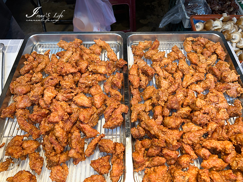 市場美食！來自基隆的百年祖傳排骨酥，基隆、台北、三重等市場定點擺攤，獨家秘制醃料、肉厚扎實