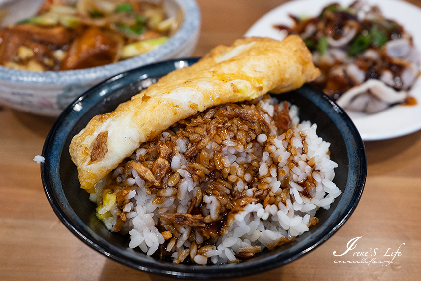 桃園隱藏版炒飯，唐揚炸雞鋪滿滿，鳳梨蝦球、金沙中卷也都變成炒飯主角！熱炒也推薦