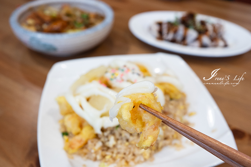 桃園隱藏版炒飯，唐揚炸雞鋪滿滿，鳳梨蝦球、金沙中卷也都變成炒飯主角！熱炒也推薦