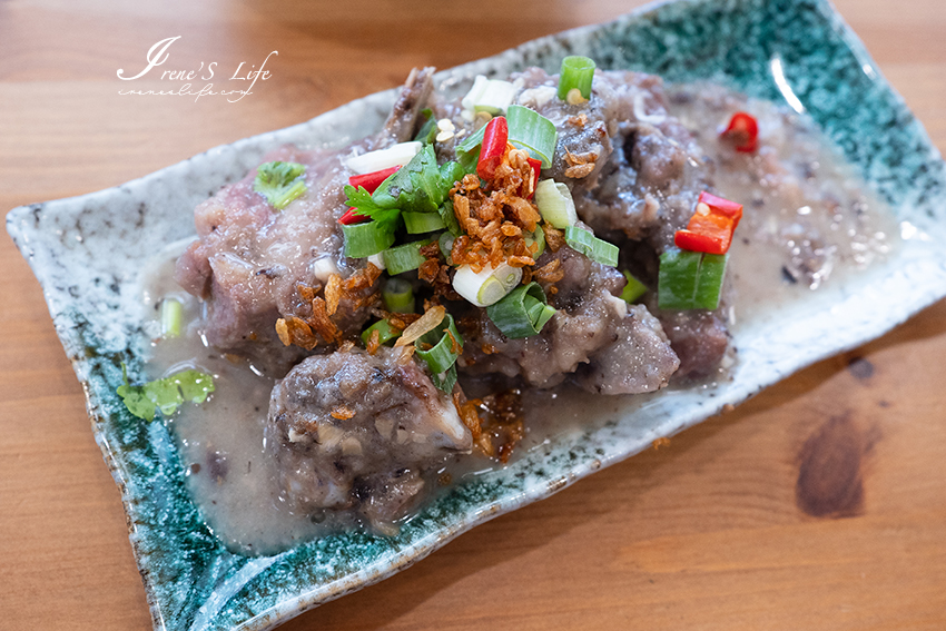 桃園隱藏版炒飯，唐揚炸雞鋪滿滿，鳳梨蝦球、金沙中卷也都變成炒飯主角！熱炒也推薦