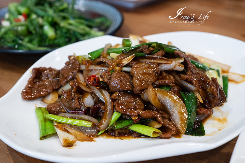 桃園隱藏版炒飯，唐揚炸雞鋪滿滿，鳳梨蝦球、金沙中卷也都變成炒飯主角！熱炒也推薦