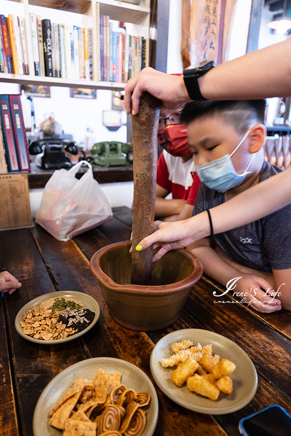 北埔老街百年歷史的古厝體驗客家擂茶DIY，四款餅乾無限取用，搭配香濃的擂茶剛剛好