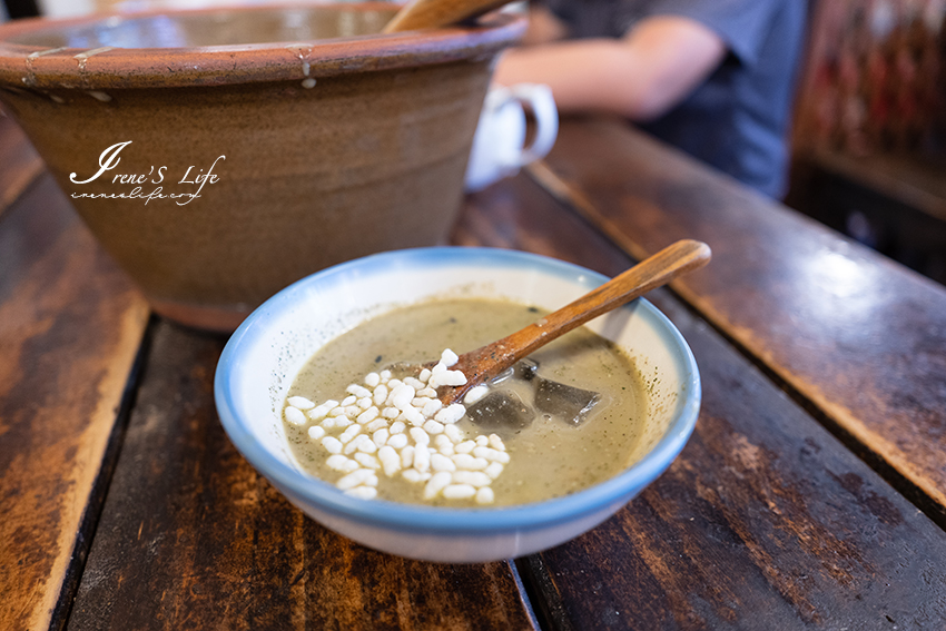 北埔老街百年歷史的古厝體驗客家擂茶DIY，四款餅乾無限取用，搭配香濃的擂茶剛剛好