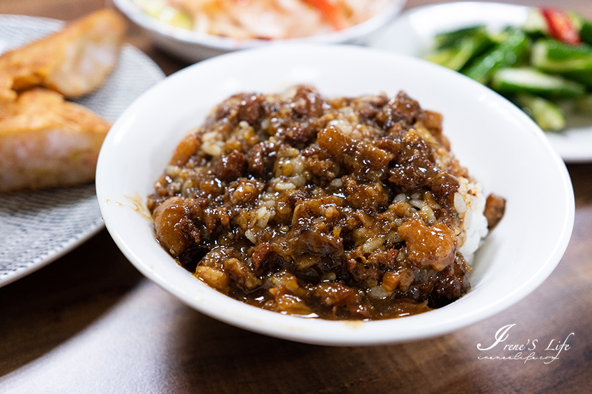 中和美食推薦，生炒中卷羹又香又甜，還有滿滿高麗菜，蝦餅、唐揚雞、泰式涼拌海鮮樣樣都不差