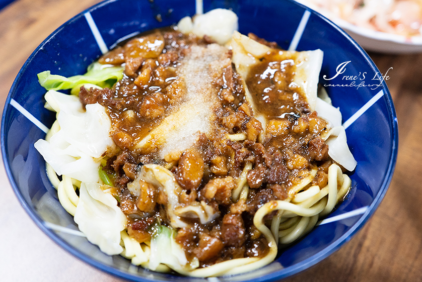 中和美食推薦，生炒中卷羹又香又甜，還有滿滿高麗菜，蝦餅、唐揚雞、泰式涼拌海鮮樣樣都不差