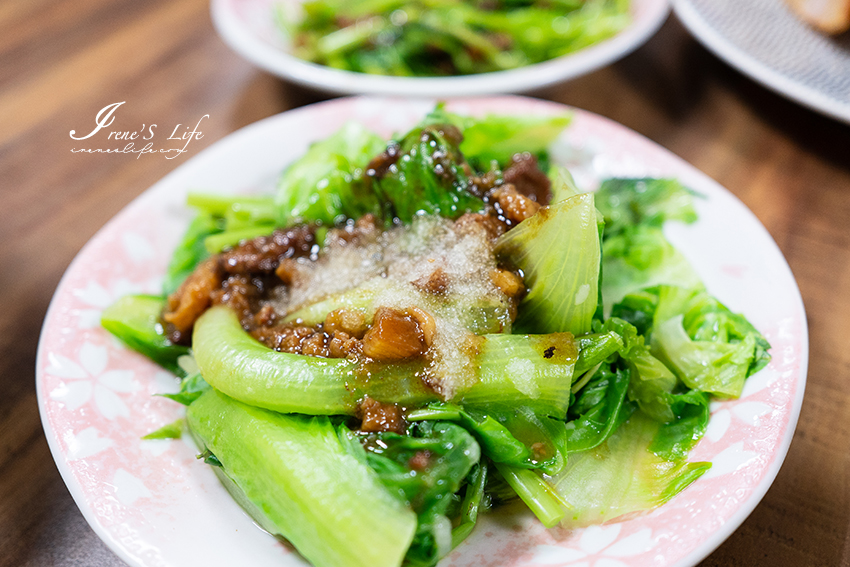 中和美食推薦，生炒中卷羹又香又甜，還有滿滿高麗菜，蝦餅、唐揚雞、泰式涼拌海鮮樣樣都不差